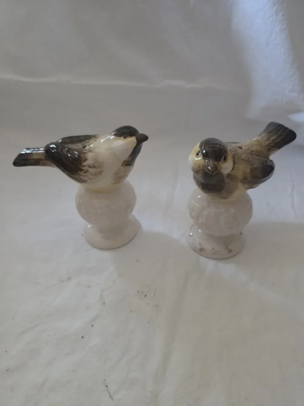 Vintage Pair of Collectible Bird Motif Salt & Pepper Shakers 4